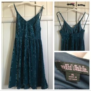 crushed teal velour sundress 🥇